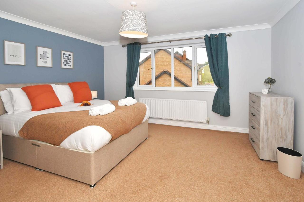 The Glade By Yourstays Huge Single Detached Holiday Home With Big Garden Newcastle-under-Lyme Exterior foto